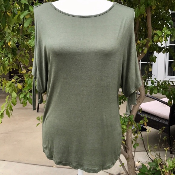Active USA Tops - COLD SHOULDER ARMY GREEN TOP MEDIUM